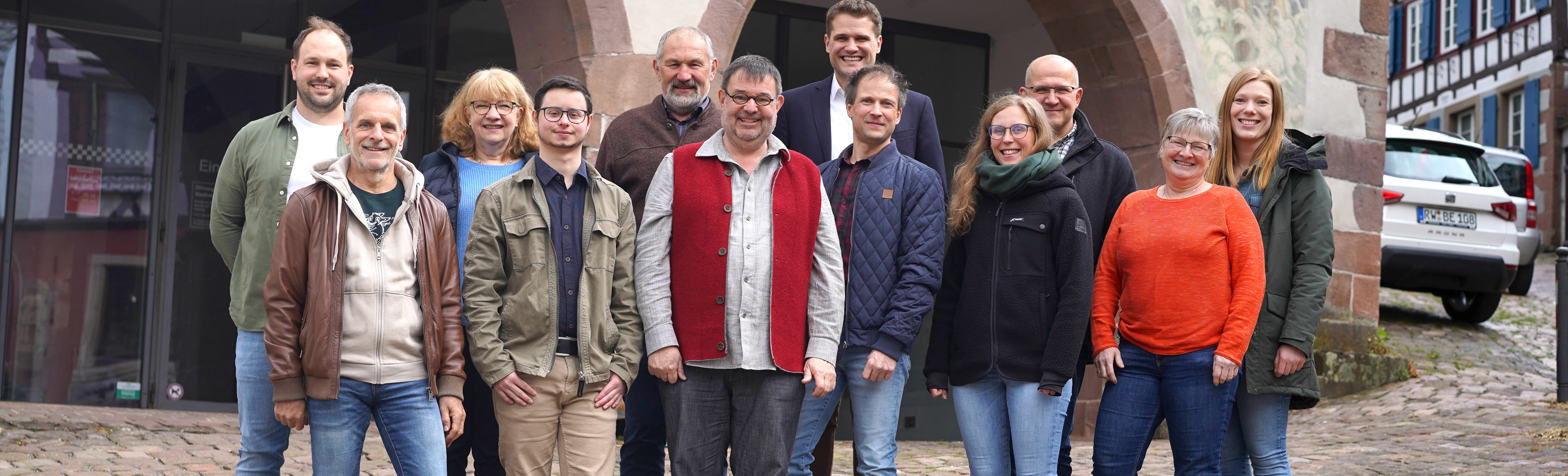 Gruppenbild vor Rathaus DSI00760